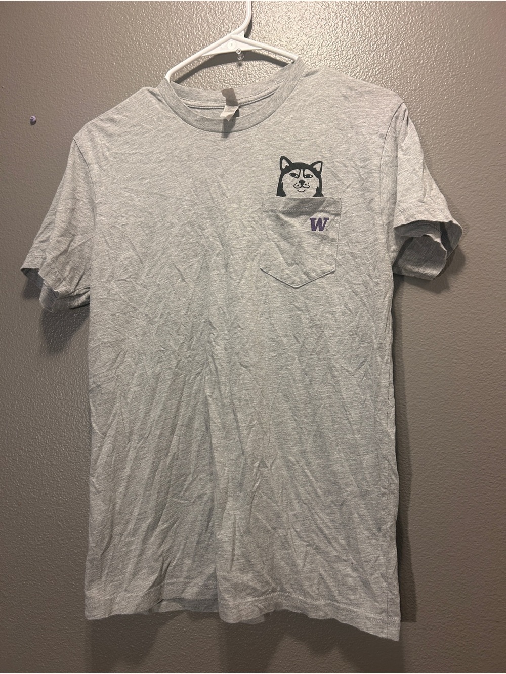 University of Washington Huskies Pocket T Shirt Mens Small S Gray UW Tee